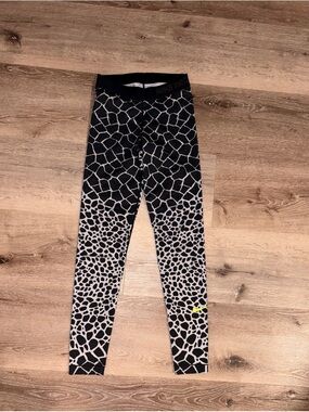 Nike Black and Cream Gradient Animal-Print Leggings